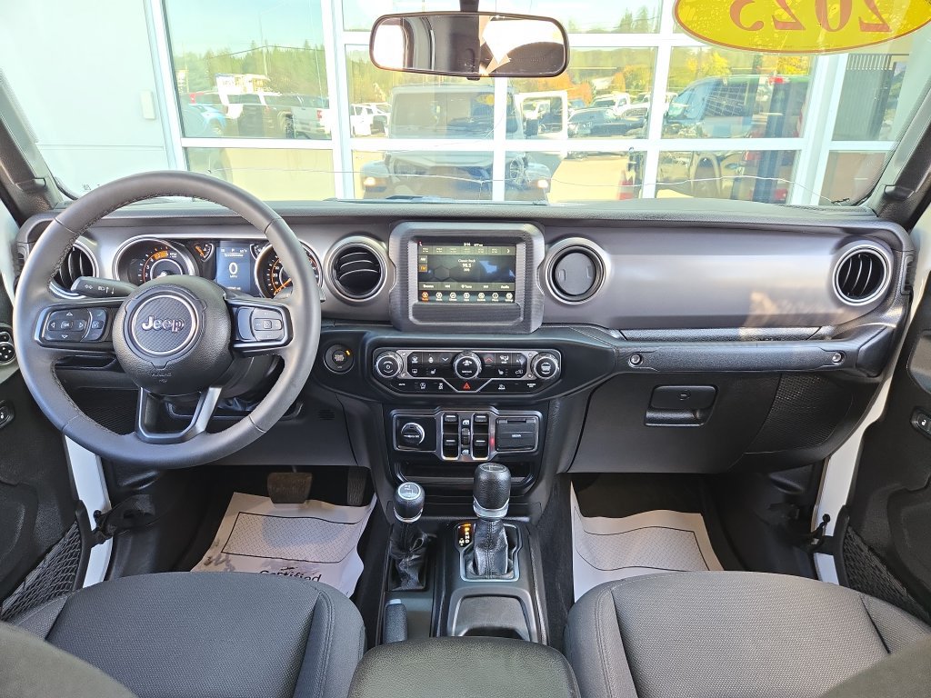 Used 2023 Jeep Gladiator Sport AWD/4WD image 17