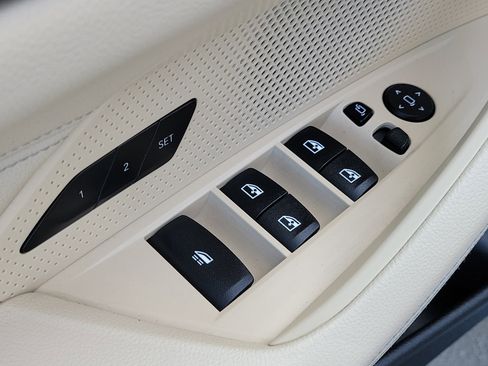 Used 2022 BMW 430i Convertible image 16