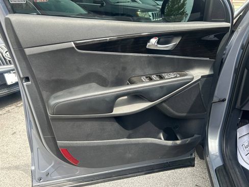 Used 2019 Kia Sorento L FWD image 11