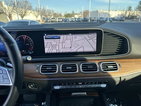 Used 2025 Mercedes-Benz GLE 450e 4MATIC image 24