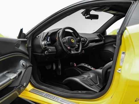 Used 2019 Ferrari 488 GTB RWD image 42