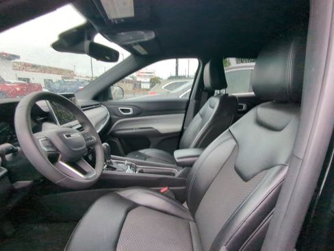 Used 2024 Jeep Compass Latitude AWD/4WD image 6