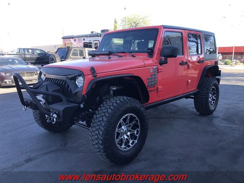 Used 2013 Jeep Wrangler Unlimited Sport w/ Connectivity Group image 8