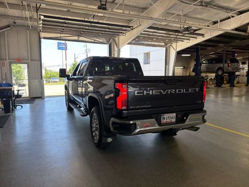 Used 2024 Chevrolet Silverado 2500 LTZ w/ LTZ Convenience Package AWD/4WD image 4