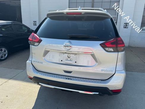 Used 2020 Nissan Rogue SV image 3