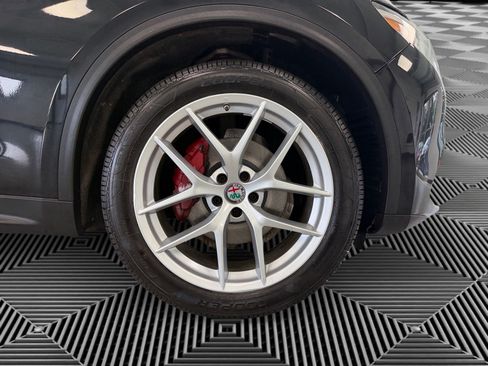 Used 2019 Alfa Romeo Stelvio Ti Sport w/ Quick Order Package 22S Sport AWD/4WD image 10