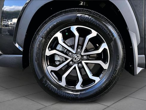 Used 2024 Toyota Corolla Cross SE image 10