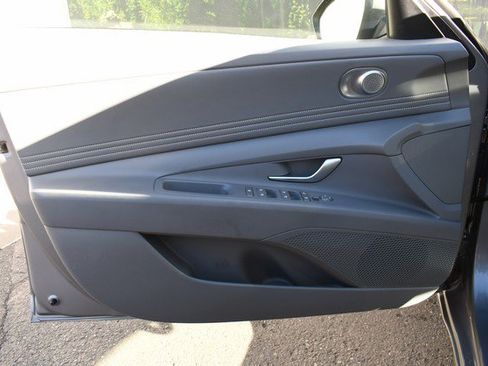 Used 2023 Hyundai Elantra SEL w/ Convenience Package image 13