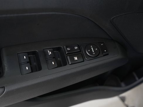 Used 2017 Hyundai Elantra Value Edition FWD image 18