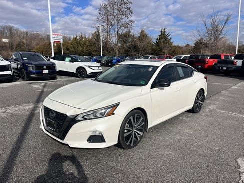 Certified 2020 Nissan Altima 2.5 SR w/ Premium Package image 3