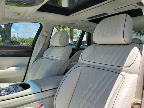 Used 2025 Genesis G90 3.5T AWD/4WD image 18
