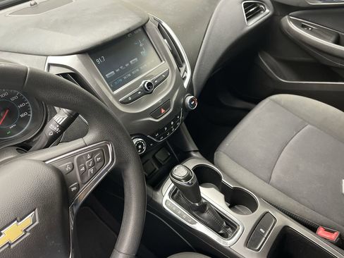 Used 2018 Chevrolet Cruze LT w/ Convenience Package image 15