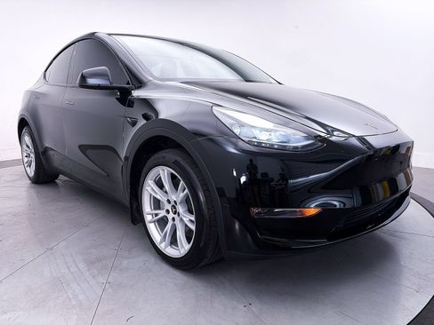 Used 2024 Tesla Model Y Long Range AWD/4WD image 9