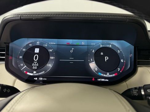Used 2023 Land Rover Range Rover Long Wheelbase SE image 17