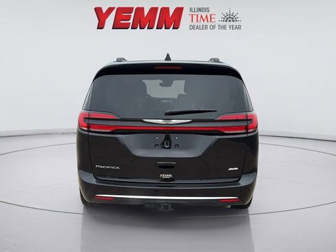 New 2026 Chrysler Pacifica Pinnacle image 8