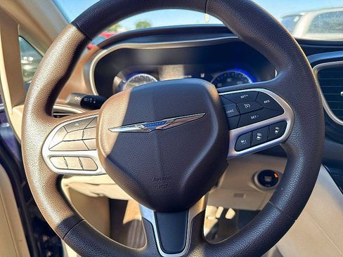 Used 2020 Chrysler Pacifica Touring w/ Advanced Safetytec Group FWD image 20