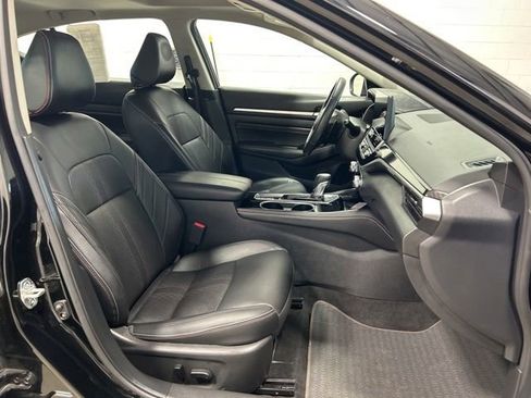 Used 2023 Nissan Altima 2.0 SR FWD image 12