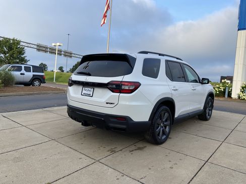 New 2026 Honda Pilot Sport image 10