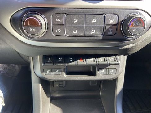 Used 2019 Chevrolet Colorado ZR2 image 23