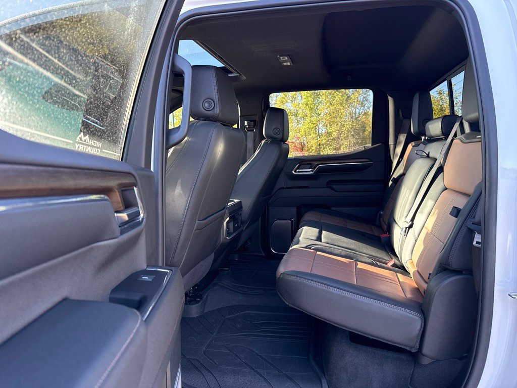 Used 2024 Chevrolet Silverado 1500 High Country AWD/4WD image 24