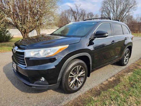 Used 2016 Toyota Highlander XLE image 2