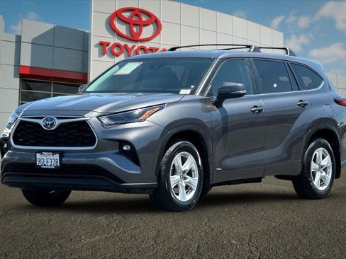 Used 2023 Toyota Highlander LE AWD/4WD image 7