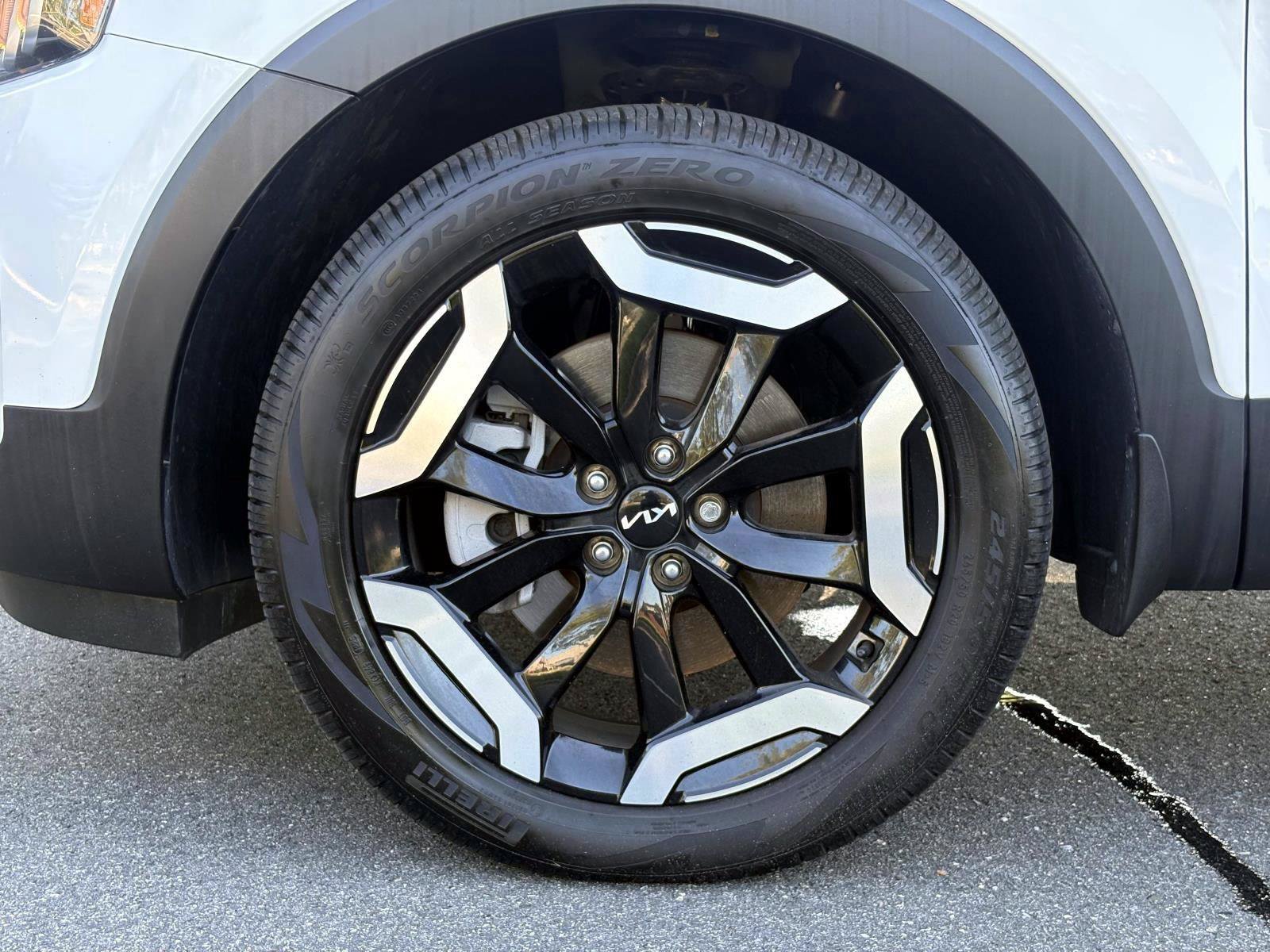 Certified 2025 Kia Telluride EX w/ EX Captain's Chair Package AWD/4WD image 31