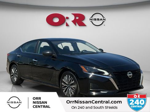 Used 2025 Nissan Altima 2.5 SV FWD image 3