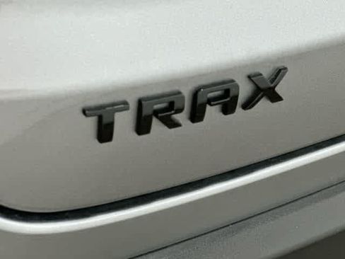 Used 2025 Chevrolet Trax RS FWD image 18