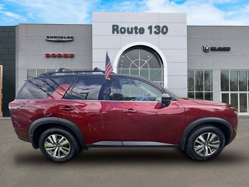Used 2023 Nissan Pathfinder SL w/ Black Appearance Package AWD/4WD image 6