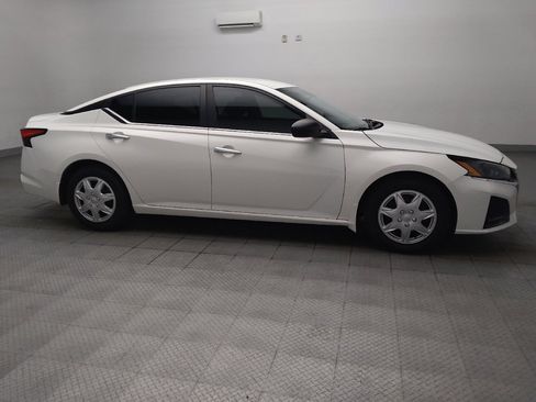 Used 2024 Nissan Altima 2.5 S FWD image 11