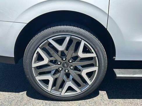 New 2026 Ford Expedition Max Platinum w/ Platinum Ultimate Package AWD/4WD image 9