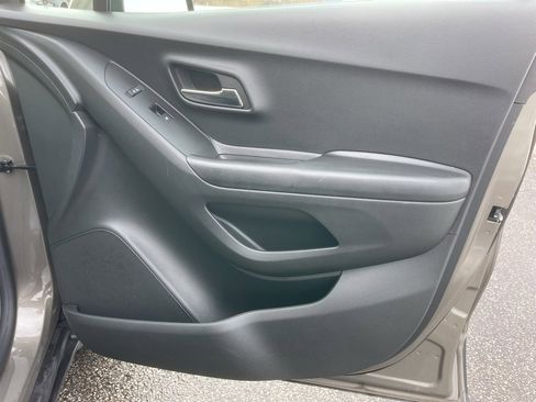 Used 2022 Chevrolet Trax LT w/ Sport Edition image 20