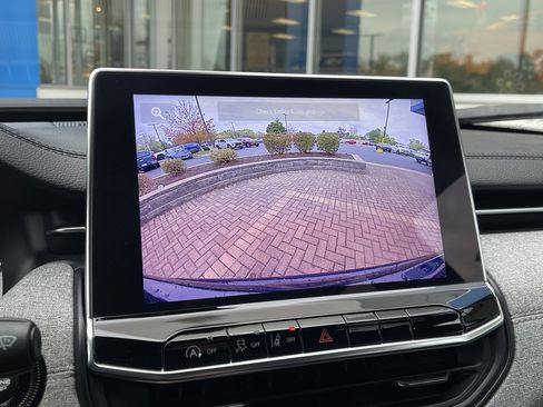 Used 2024 Jeep Compass Latitude image 26