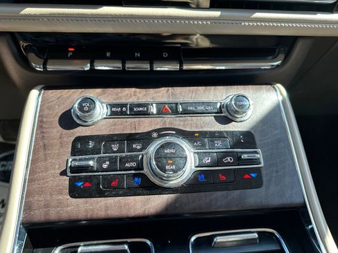 Used 2020 Lincoln Aviator Reserve w/ Equipment Group 202A AWD/4WD image 17