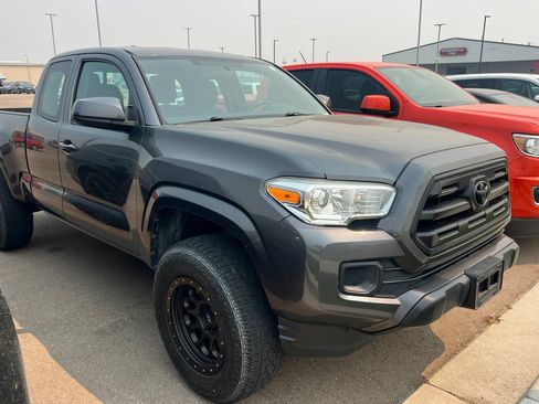 Used 2017 Toyota Tacoma SR RWD image 2