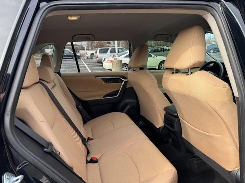 Used 2019 Toyota RAV4 LE image 12