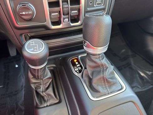 New 2025 Jeep Gladiator Sport image 17