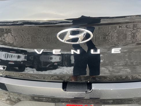 Used 2023 Hyundai Venue SEL image 30