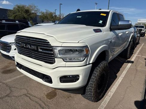 Used 2022 RAM 2500 Laramie AWD/4WD image 2