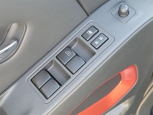 Used 2023 Nissan Frontier PRO-4X w/ Technology Package image 18