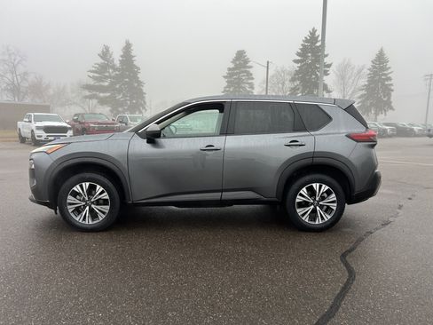 Used 2022 Nissan Rogue SV image 4
