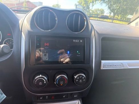 Used 2015 Jeep Compass Latitude AWD/4WD image 11