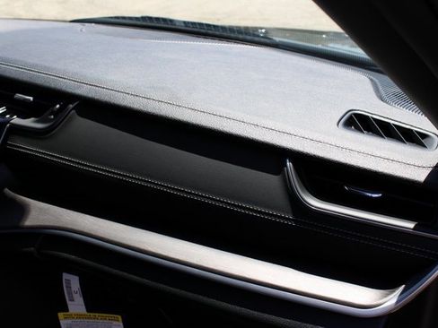 New 2025 Jeep Grand Cherokee Limited image 32