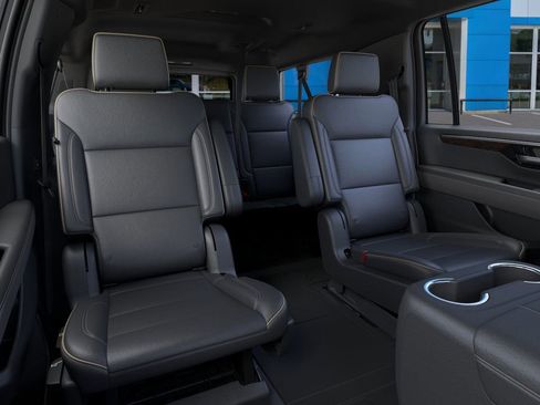 New 2026 Chevrolet Suburban Premier w/ Sun And Tow Package AWD/4WD image 19