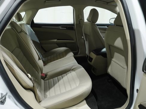 Used 2020 Ford Fusion SE FWD image 16