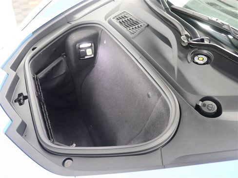 Used 2021 Chevrolet Corvette Stingray Premium Cpe w/ Z51 Performance Package RWD image 27