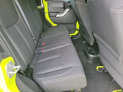 Used 2016 Jeep Wrangler Unlimited Sahara w/ Connectivity Group AWD/4WD image 17