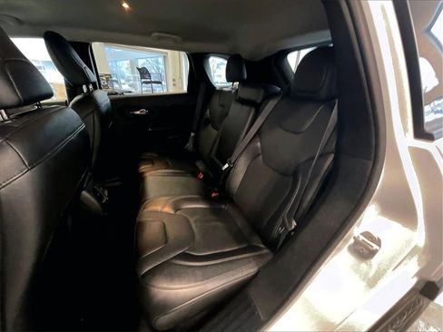 Used 2023 Jeep Cherokee Altitude Lux image 15