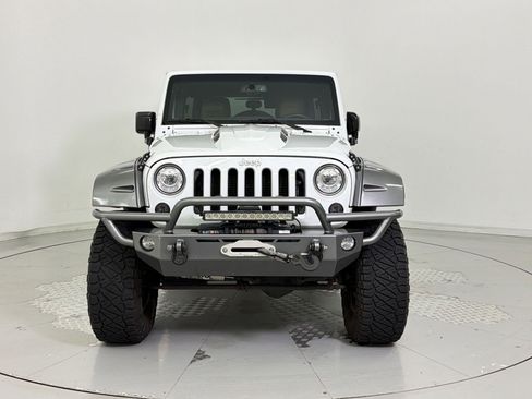 Used 2018 Jeep Wrangler Unlimited Rubicon w/ Connectivity Group AWD/4WD image 6